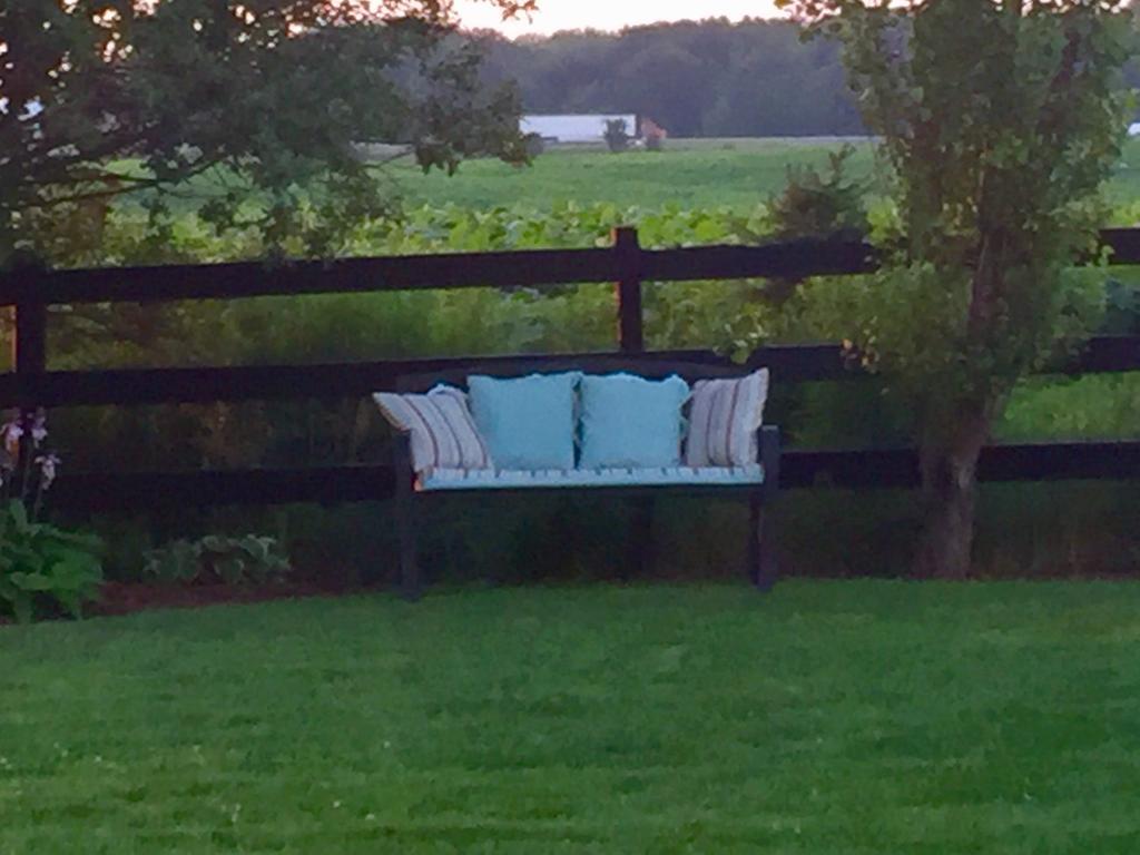 Serenity Ranch Bed & Breakfast Ancaster Extérieur photo
