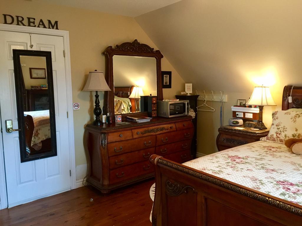 Serenity Ranch Bed & Breakfast Ancaster Extérieur photo