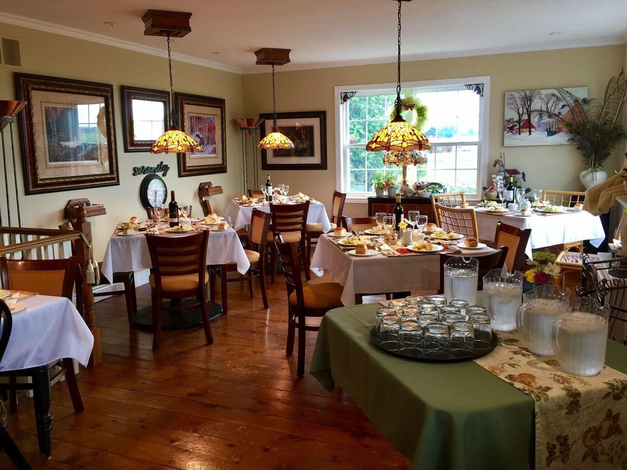 Serenity Ranch Bed & Breakfast Ancaster Extérieur photo