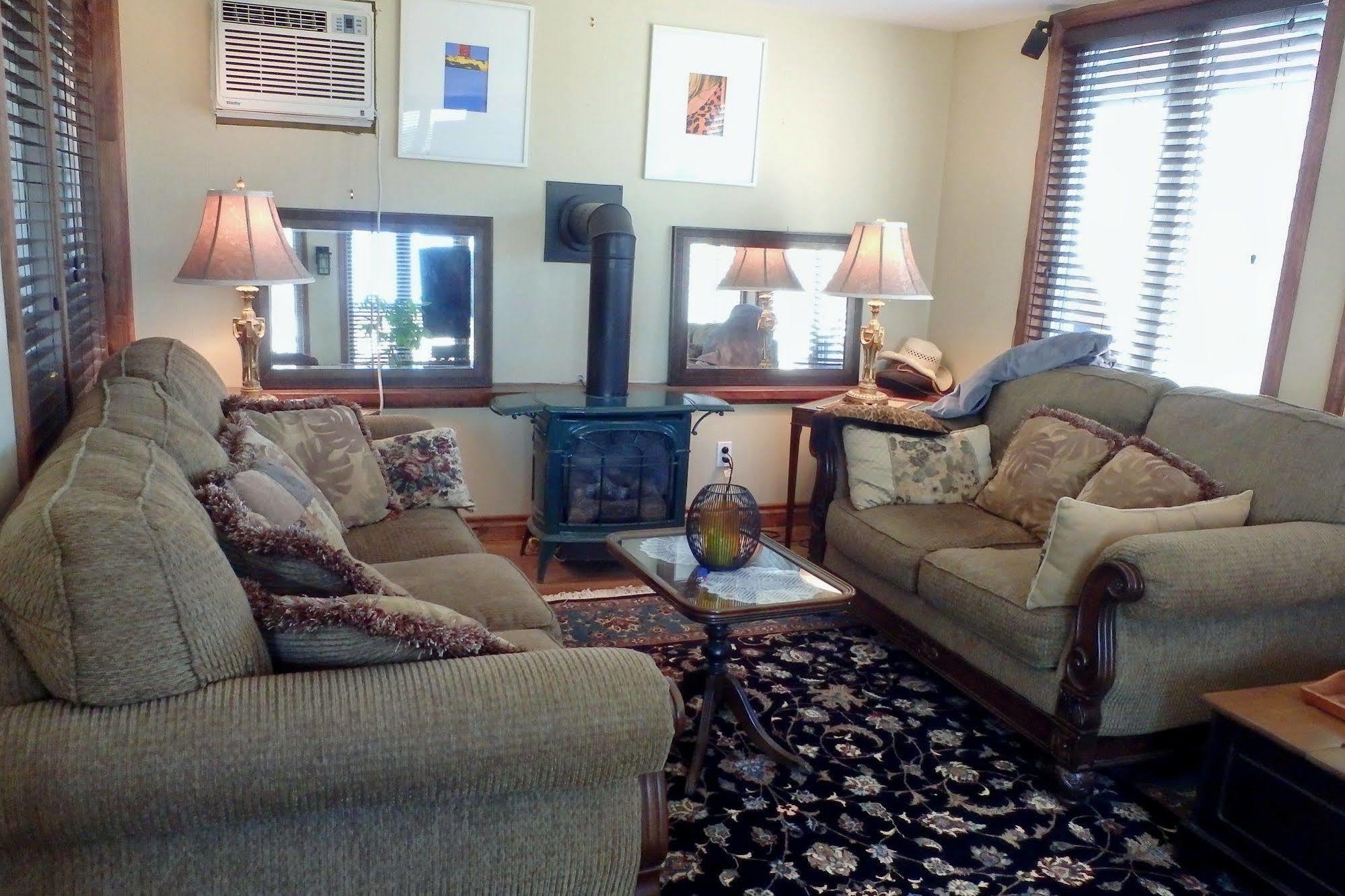 Serenity Ranch Bed & Breakfast Ancaster Extérieur photo